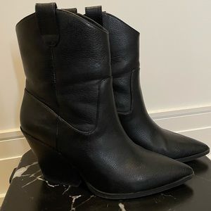 Zara cowboy style black heeled boot (small fitting size 40)